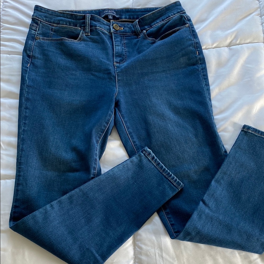 Talbots simply flattering 5 pocket stretch jean in Sz 8  medium blue